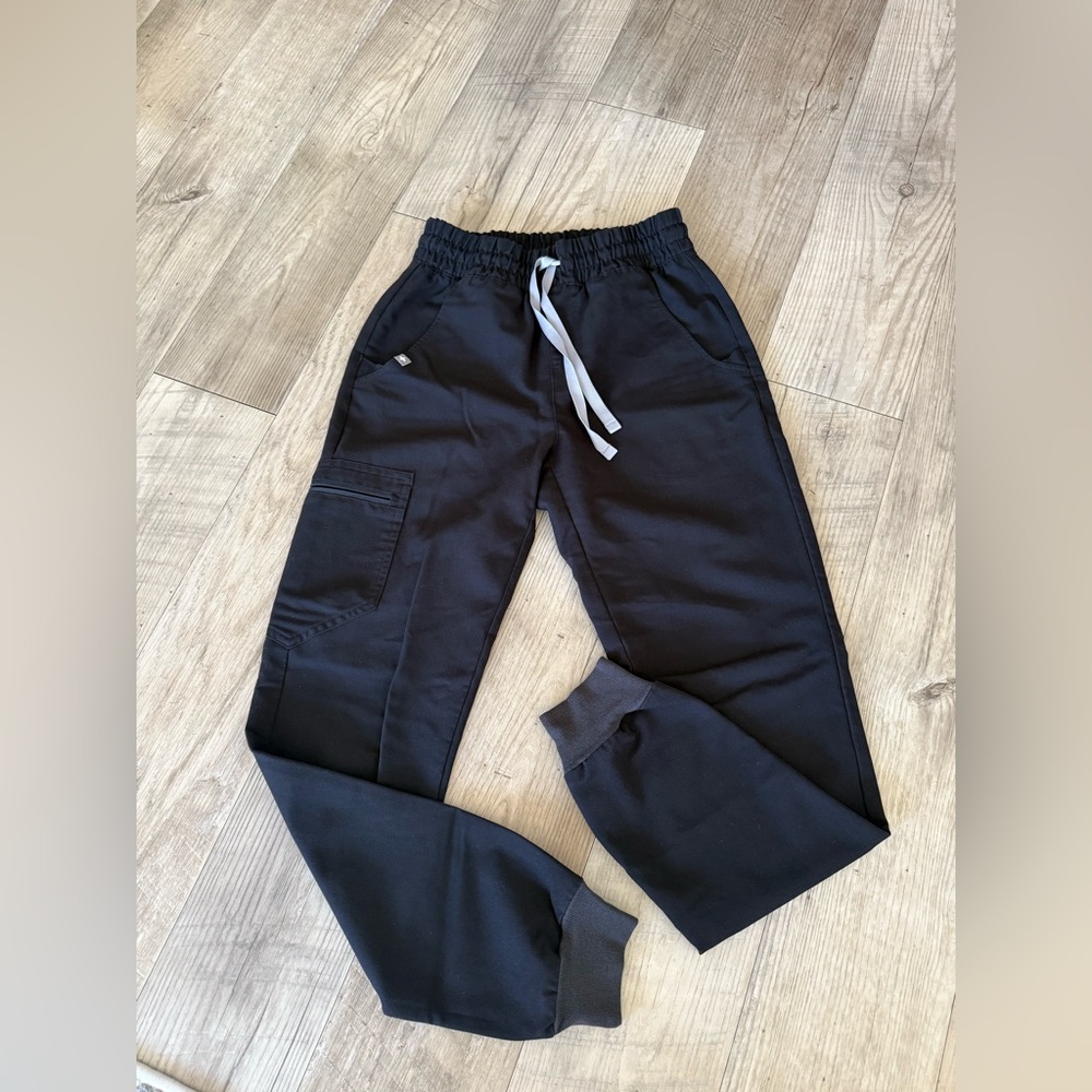 Figs set scrubs size XS XXS Black Cargo Pants Elastic Waistband Tapered Design